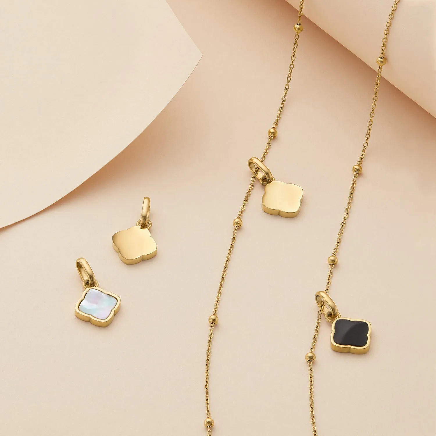Clover Pendant (Gold)